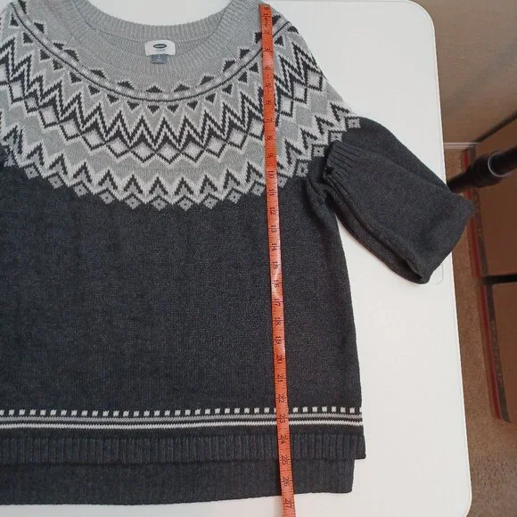 Women's Old Navy Dark Gray/Black Sweater with White/Light Gray Design Size Large - Picture 7 of 9